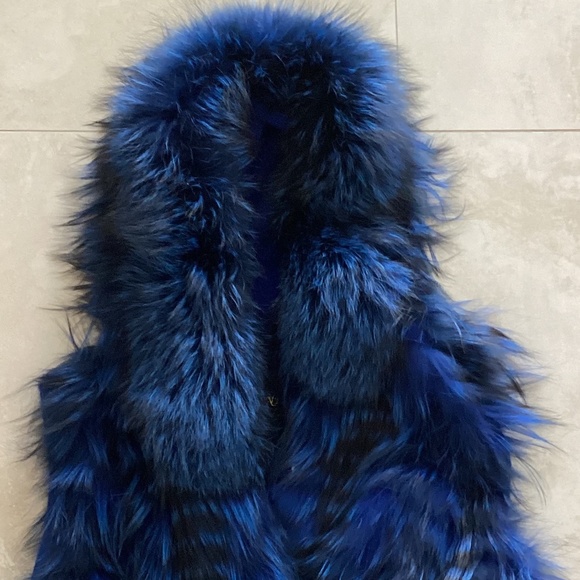 Gorgeous Real Silver Fox Fur Dyed Royal Blue Long Vest with Hood and Belt NWT - Picture 15 of 15